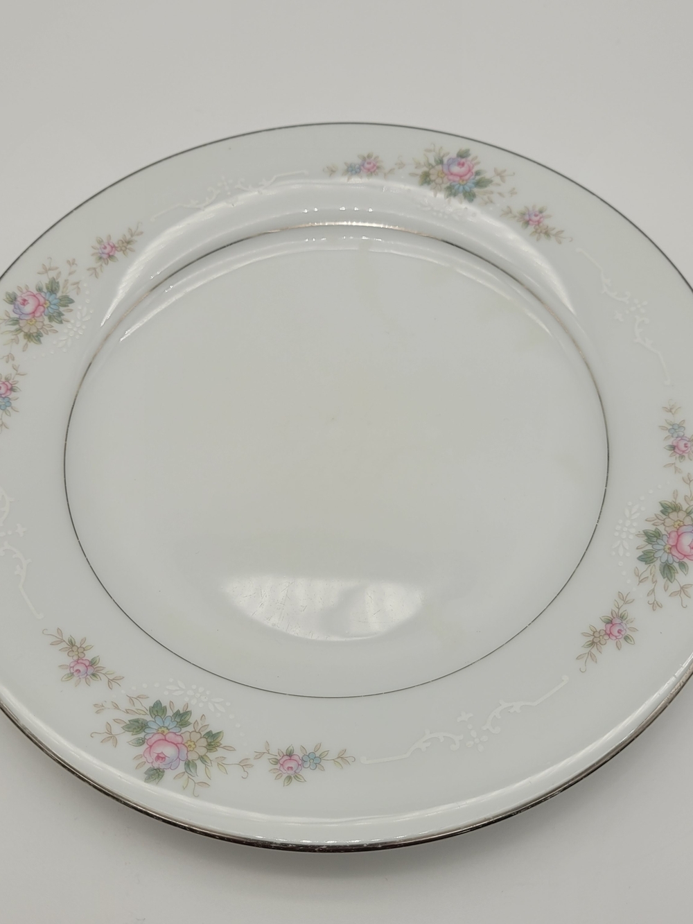 Noritake White Porcelain Dinner Plate Pink Rose Green Leaf Motif 'Astor Rose'